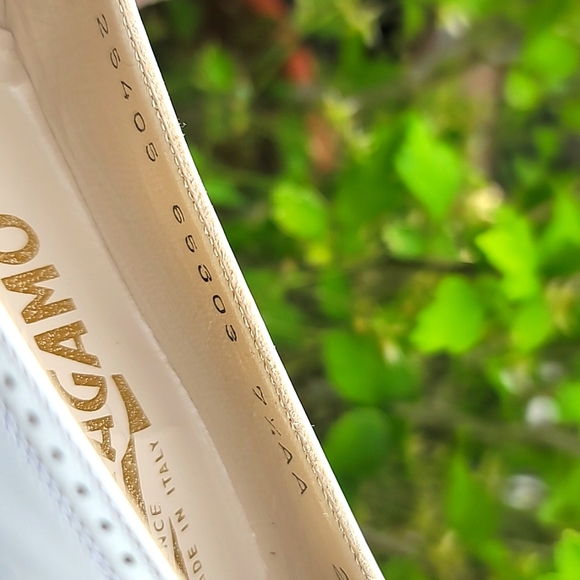 Ferragamo navy and white heels 7.5 - Picture 3 of 11